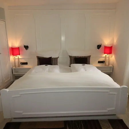 Paradies Aparthotel 3*